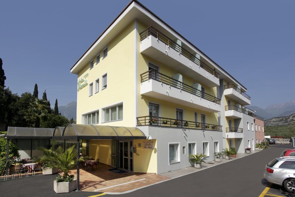 Hotel Miorelli Torbole Sul Garda Kültér fotó