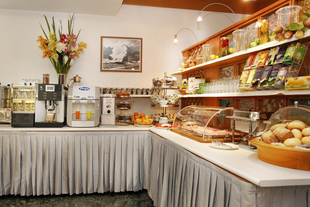 Hotel Miorelli Torbole Sul Garda Kültér fotó