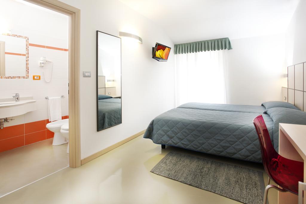 Hotel Miorelli Torbole Sul Garda Kültér fotó