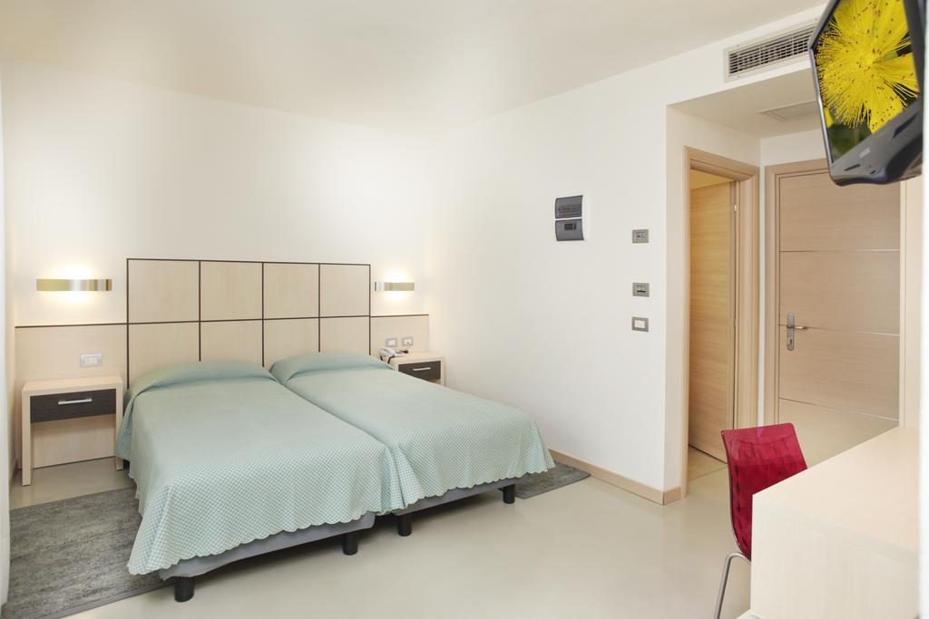 Hotel Miorelli Torbole Sul Garda Kültér fotó
