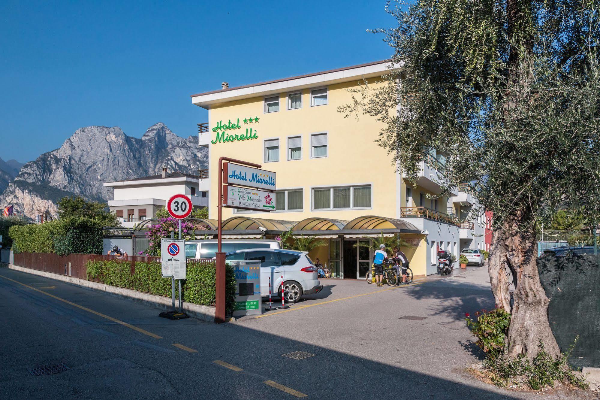 Hotel Miorelli Torbole Sul Garda Kültér fotó