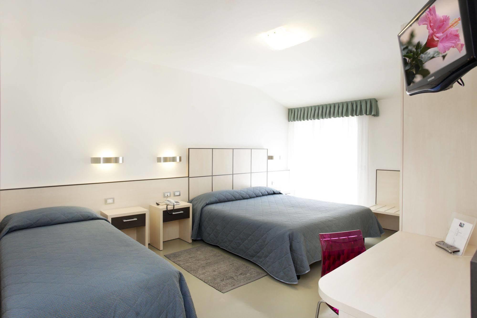 Hotel Miorelli Torbole Sul Garda Kültér fotó