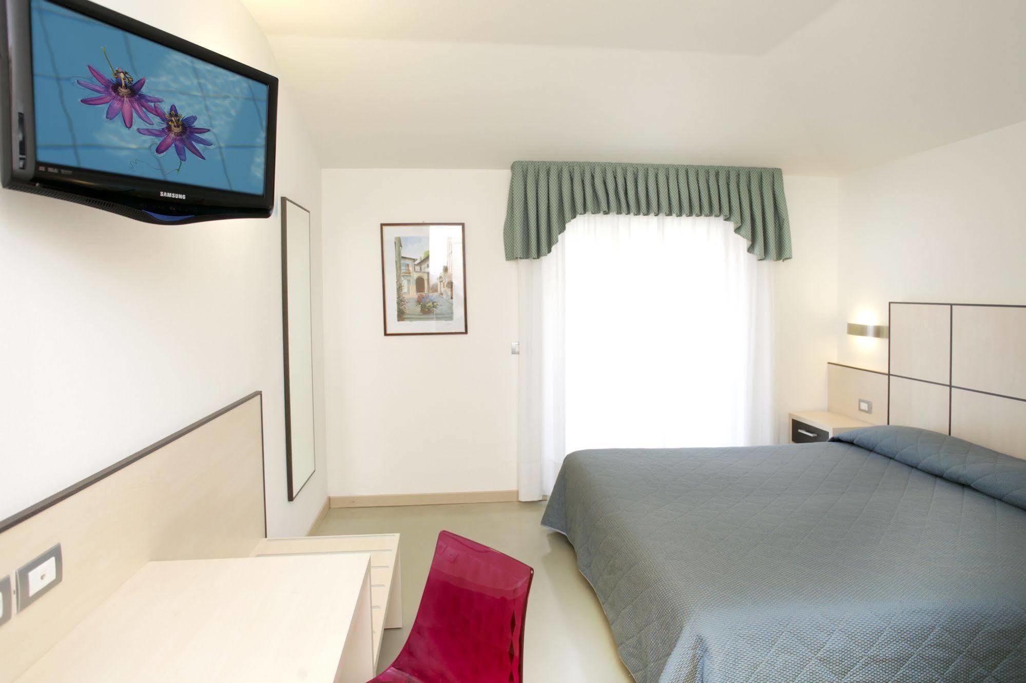 Hotel Miorelli Torbole Sul Garda Kültér fotó