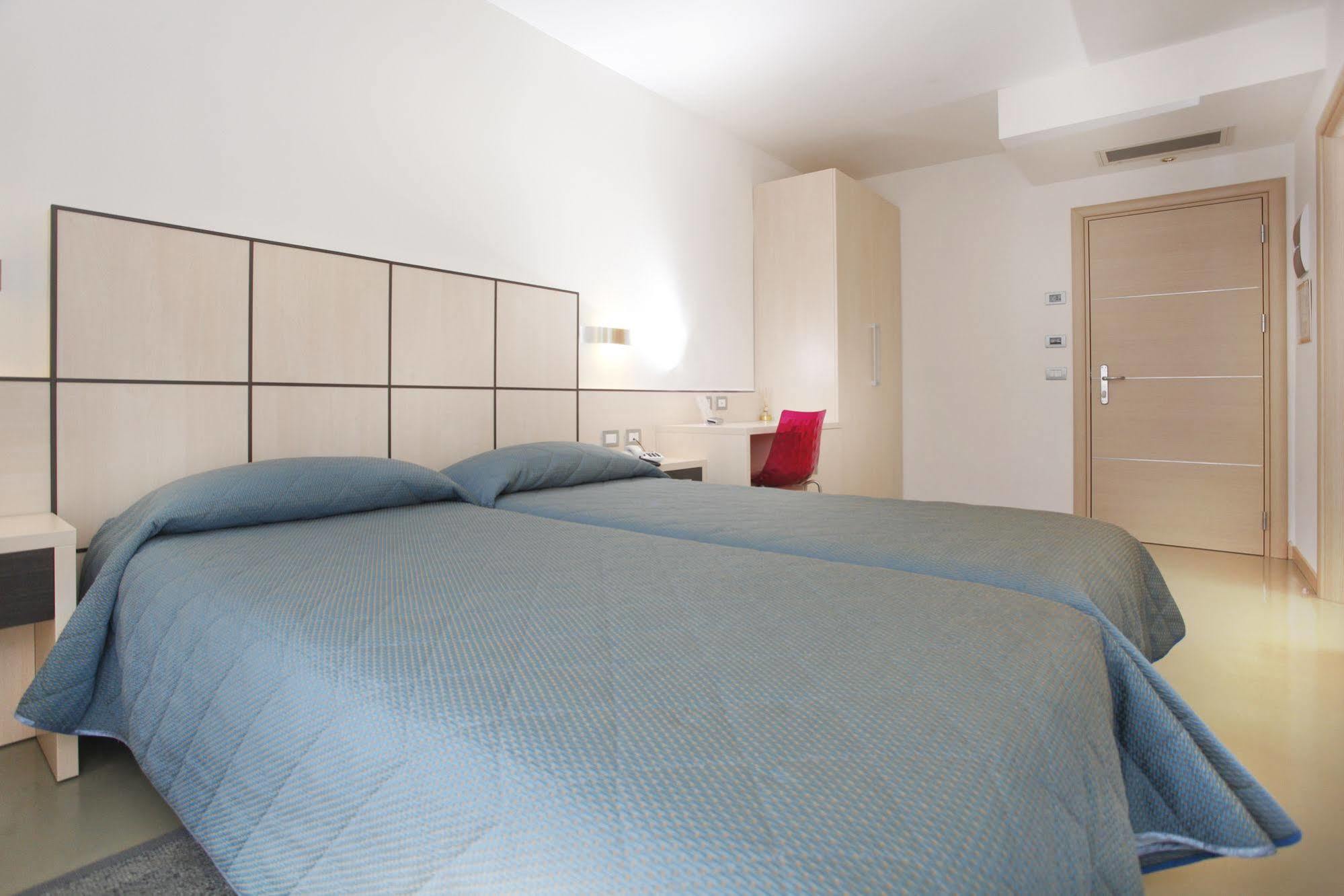 Hotel Miorelli Torbole Sul Garda Kültér fotó