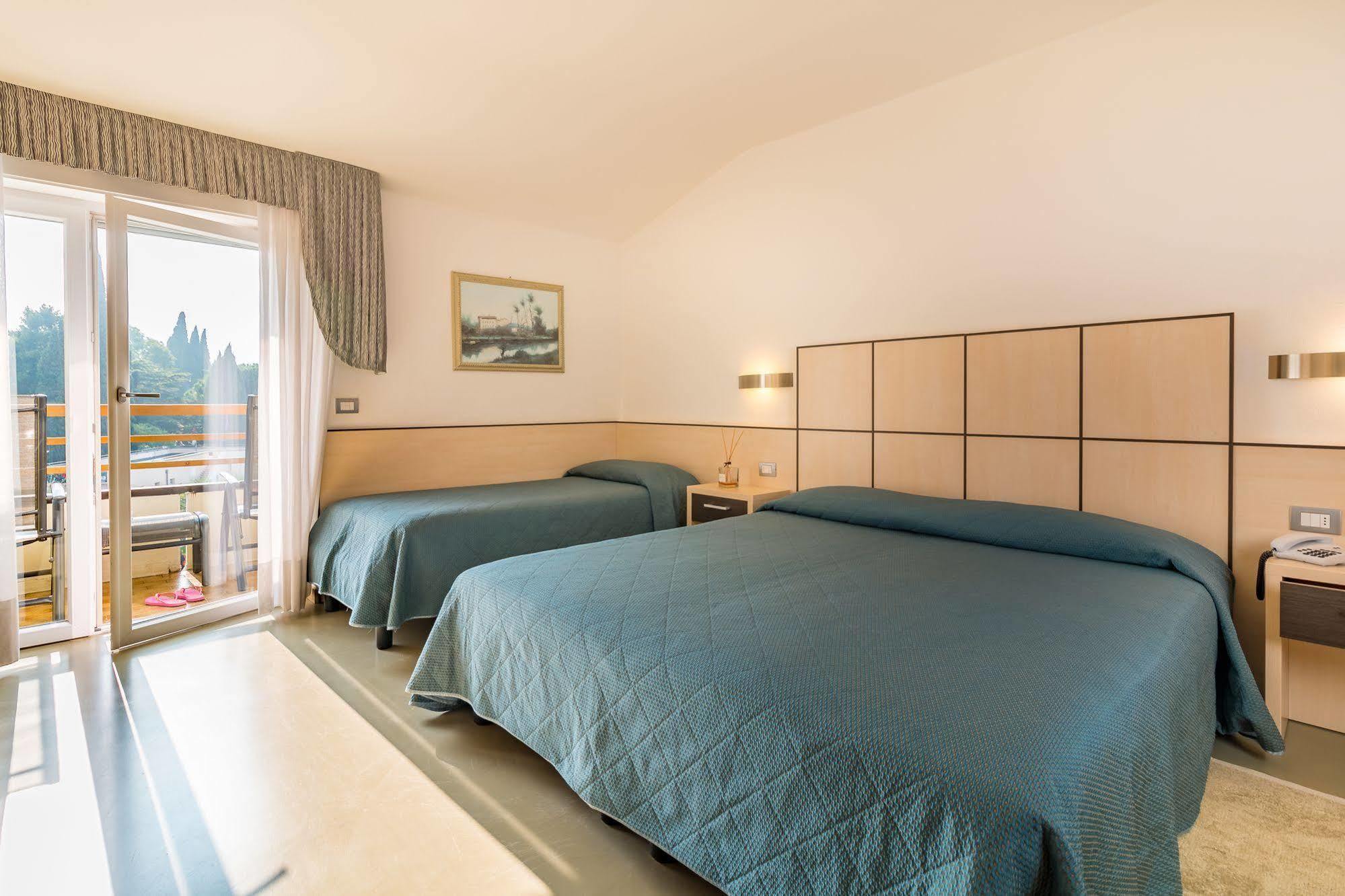 Hotel Miorelli Torbole Sul Garda Kültér fotó