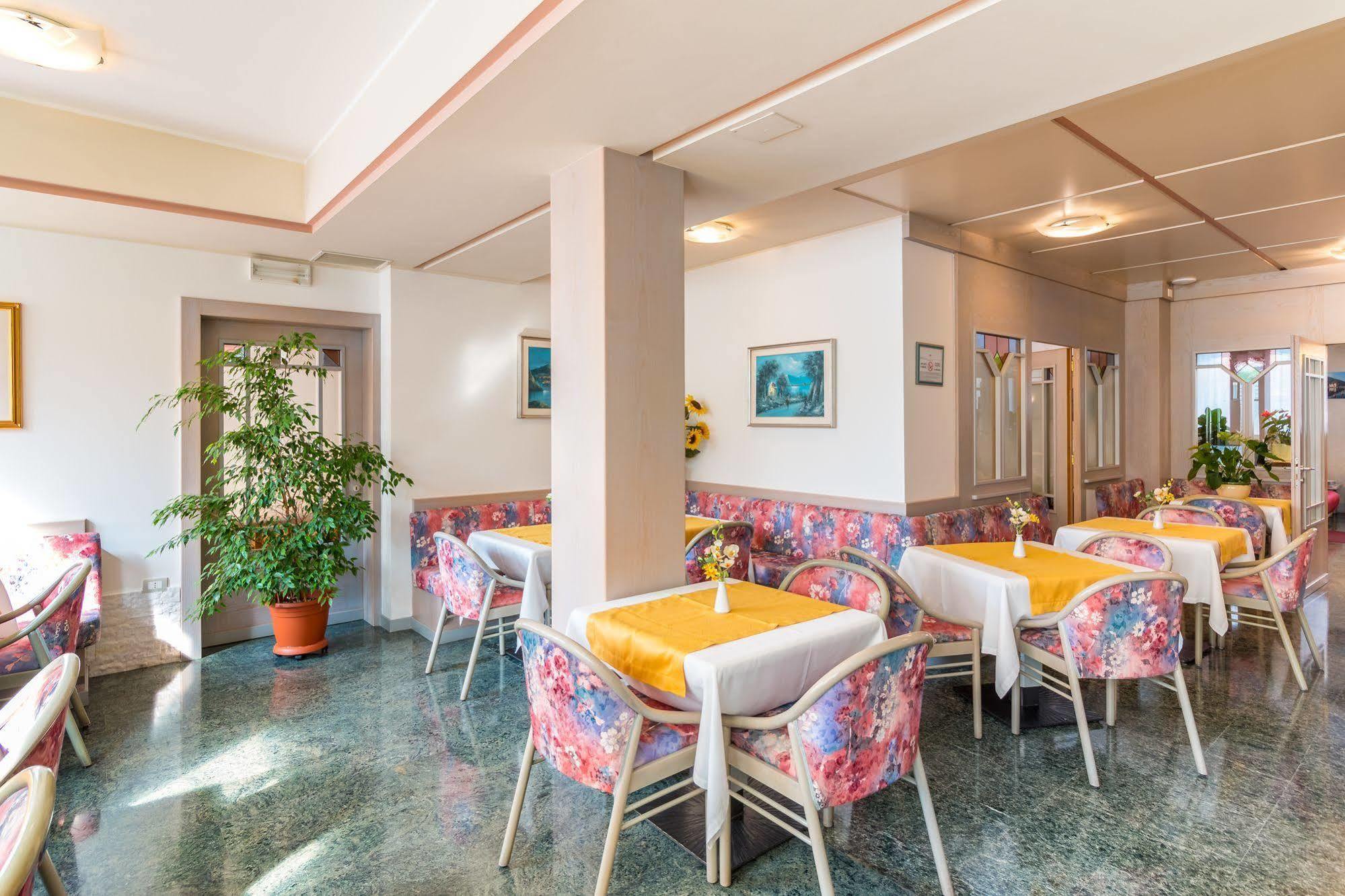 Hotel Miorelli Torbole Sul Garda Kültér fotó